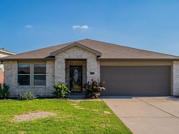 5432 Camarillo Drive , Fort Worth, TX 76244