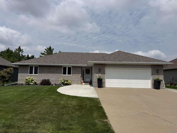 407 EMBASSY CT, Sergeant Bluff, IA 51054