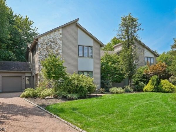 56 Roosevelt Blvd, North Caldwell, NJ 07006