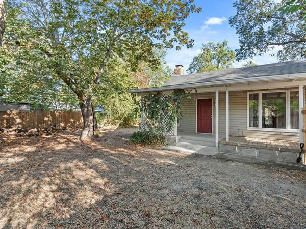 254 SW Rogue River Avenue, Grants Pass, OR 97526