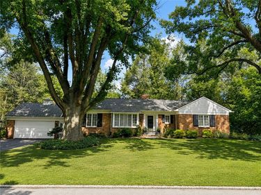 20 Briar Patch Road, Pittsford, NY 14618