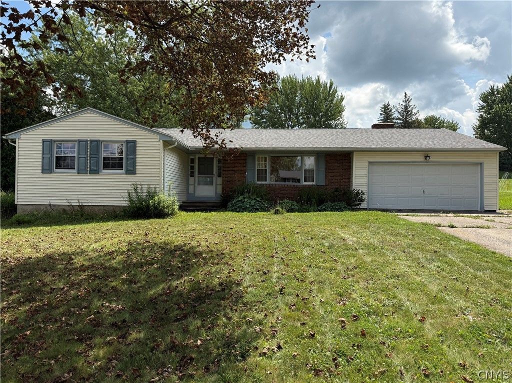 4860 Woodbriar Drive, Syracuse, NY 13215 Main Photo
