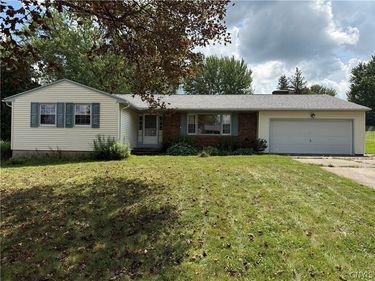 4860 Woodbriar Drive, Syracuse, NY 13215