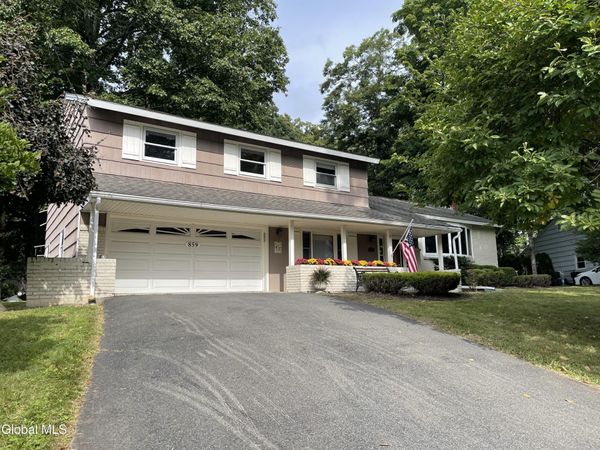 859 Maxwell Drive, Niskayuna, NY 12309