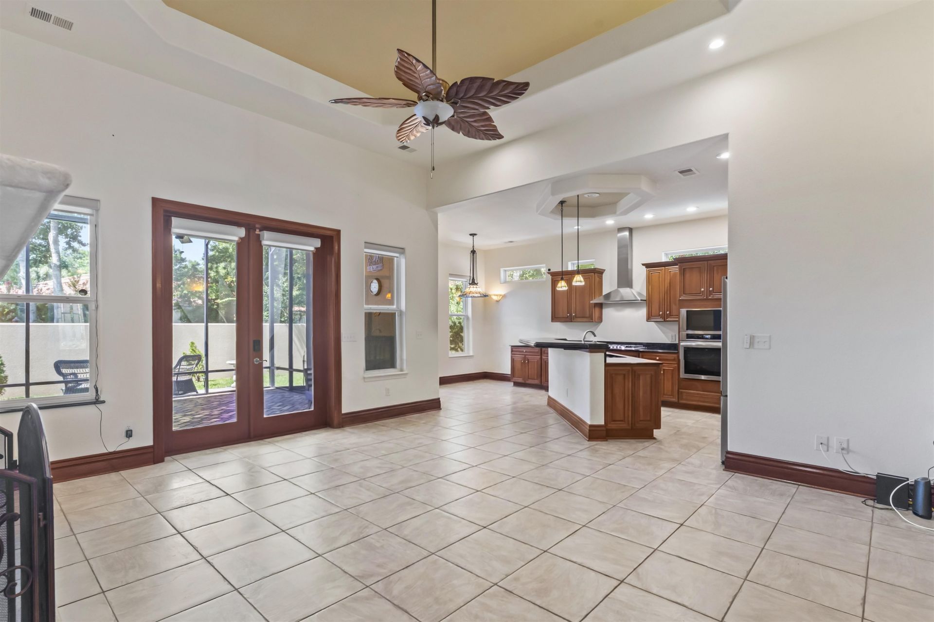 676 Esperia Ln. Photo 11
