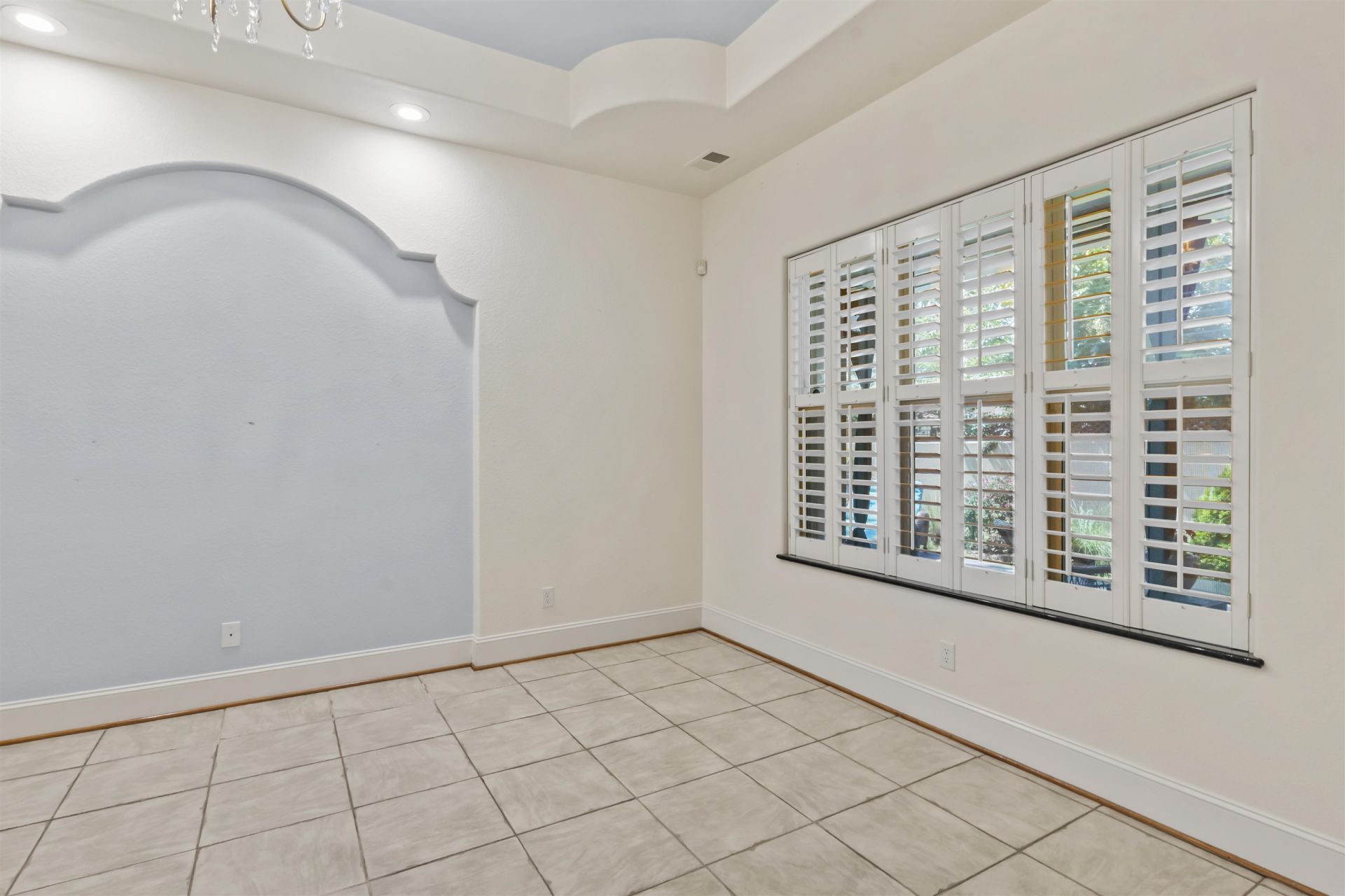 676 Esperia Ln. Photo 19