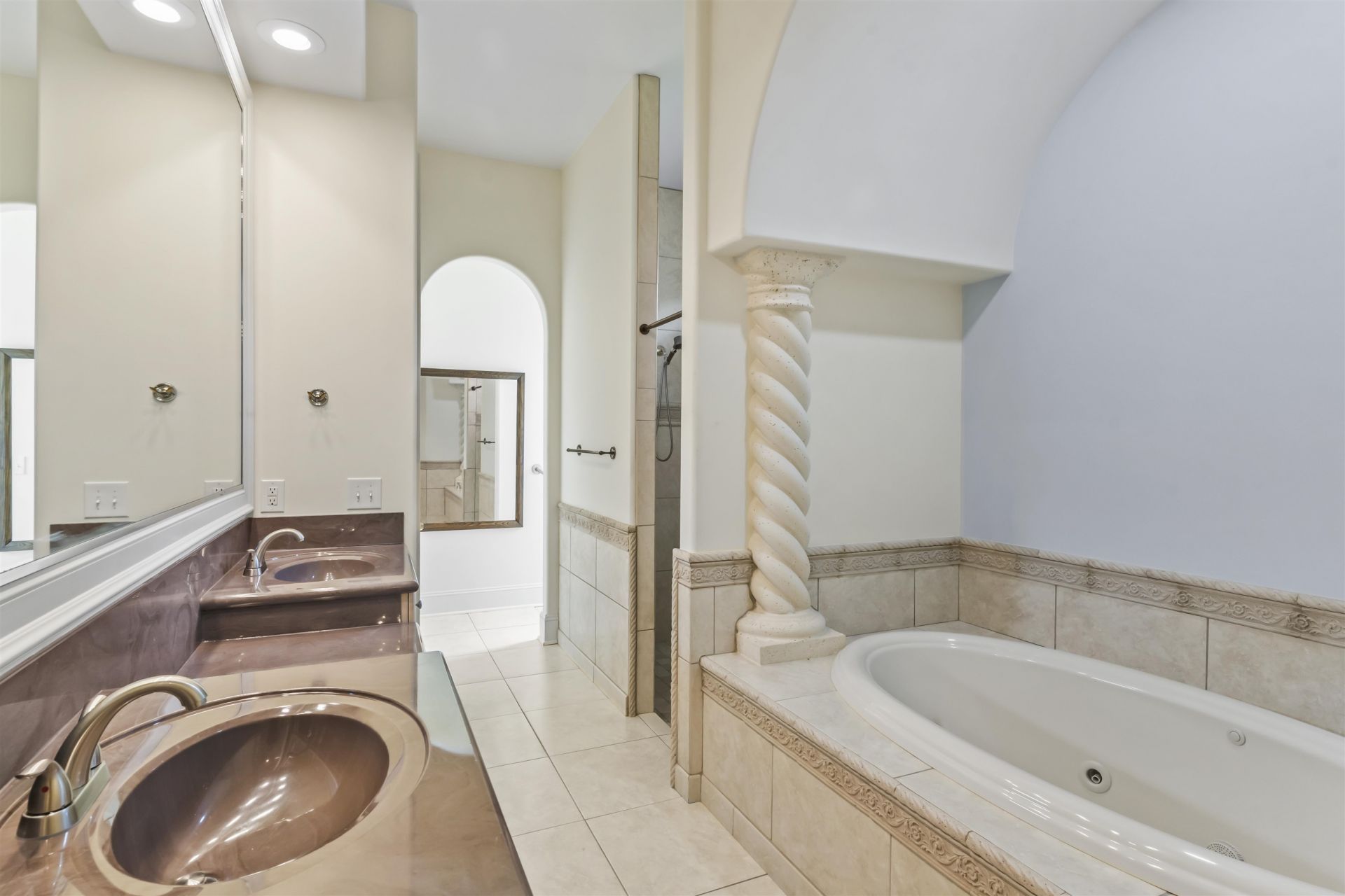 676 Esperia Ln. Photo 22