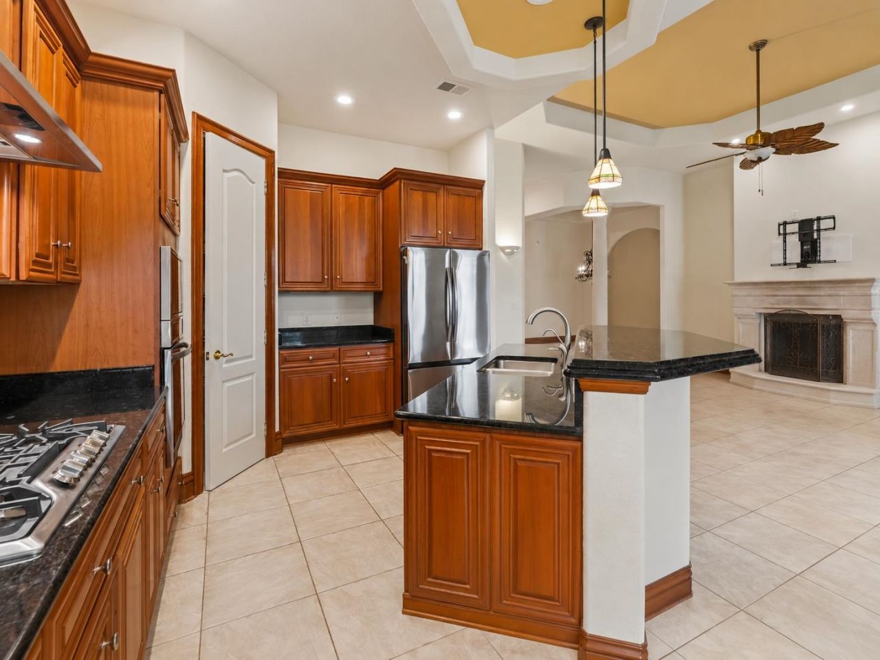 676 Esperia Ln. Photo 25