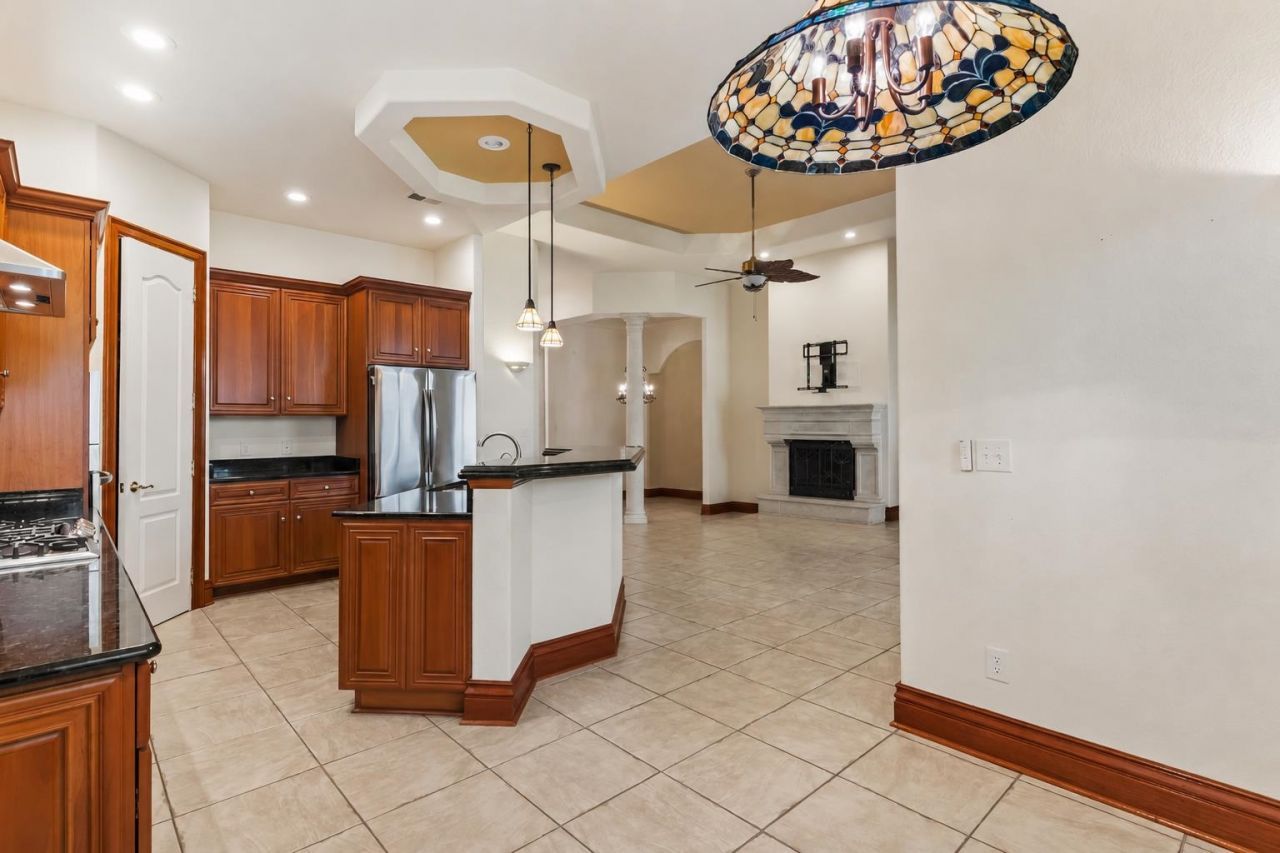 676 Esperia Ln. Photo 28