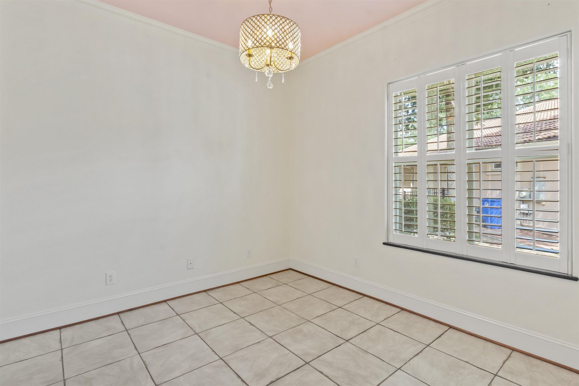 676 Esperia Ln. Photo 30