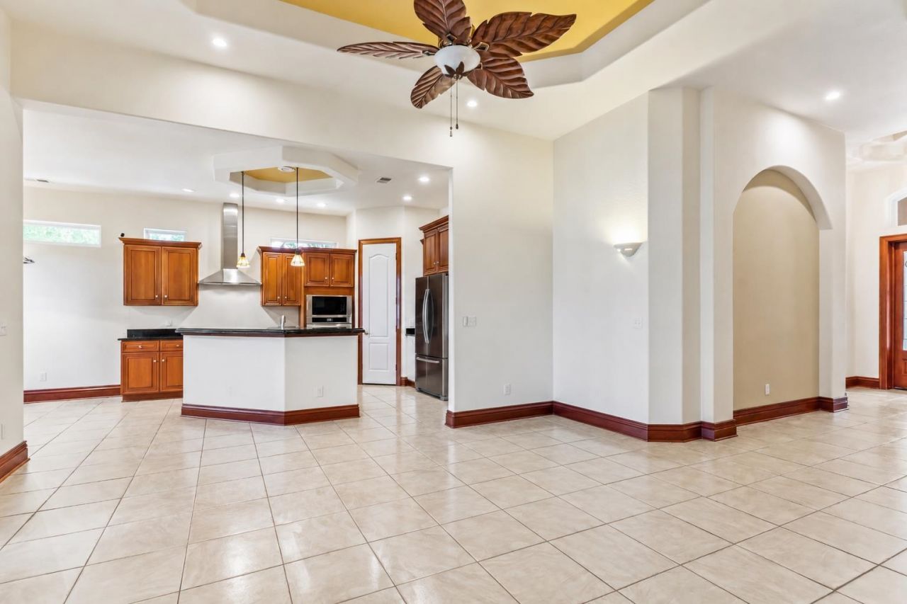 676 Esperia Ln. Photo 32