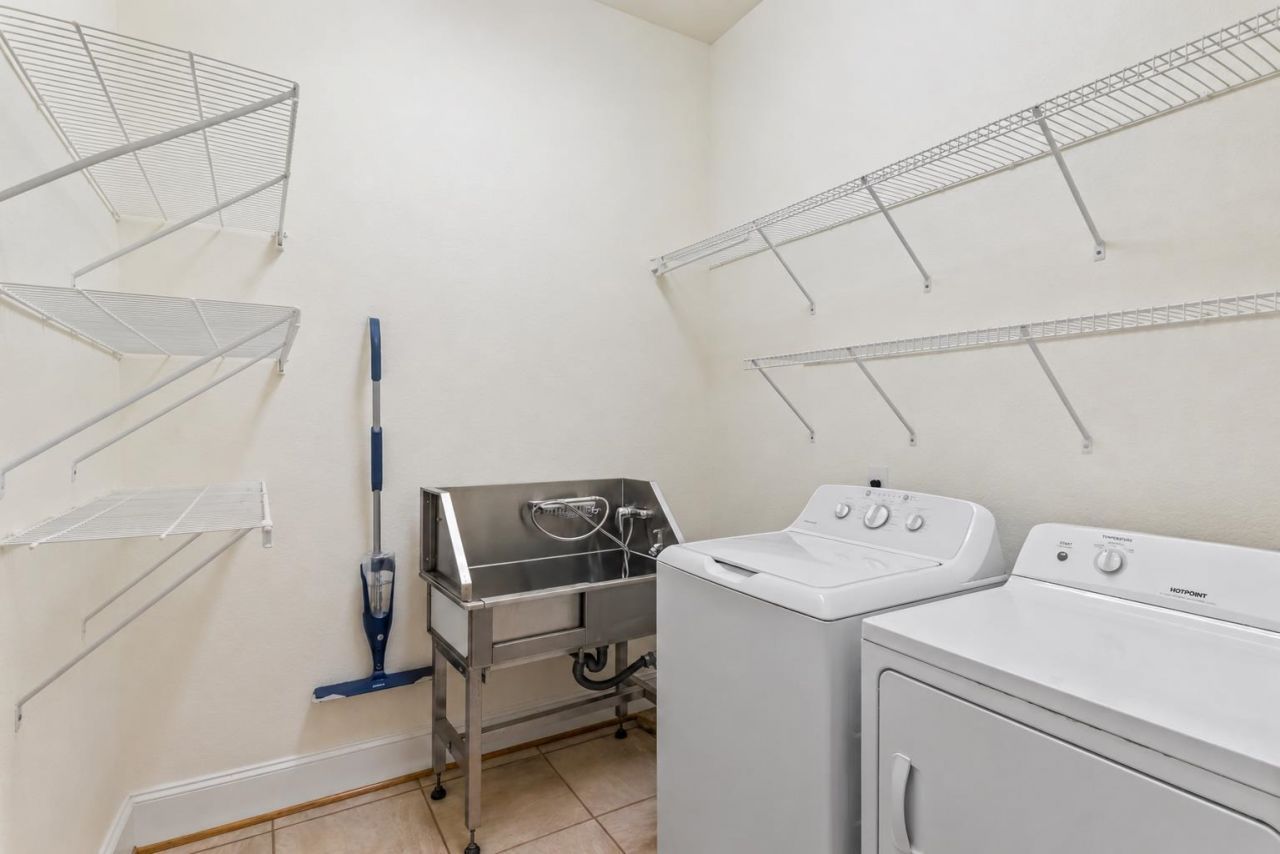 676 Esperia Ln. Photo 36