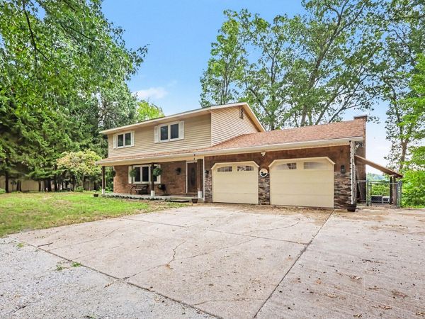127 E Maple Street, Fruitport, MI 49415