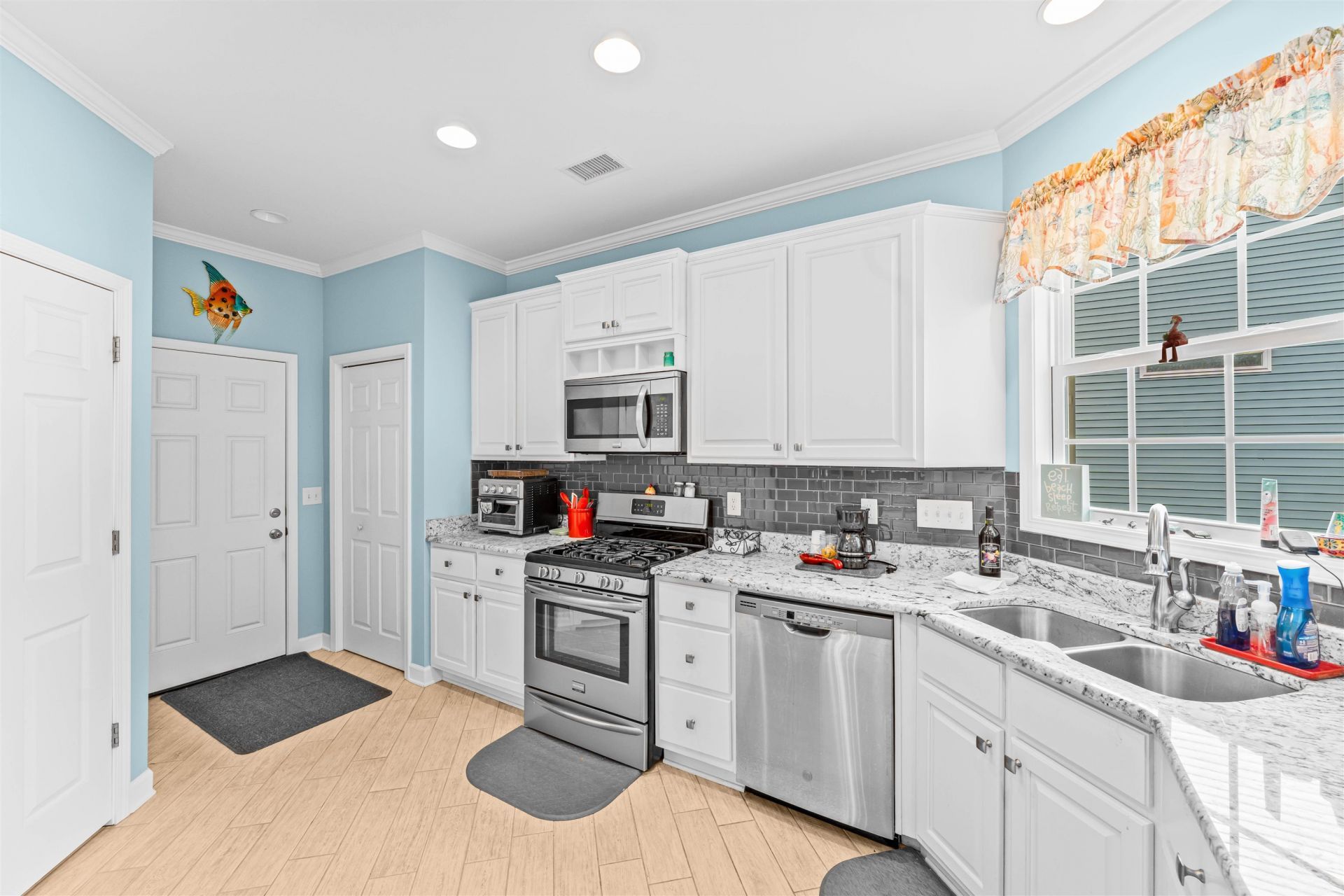 850 Cardinal Pl. Photo 13