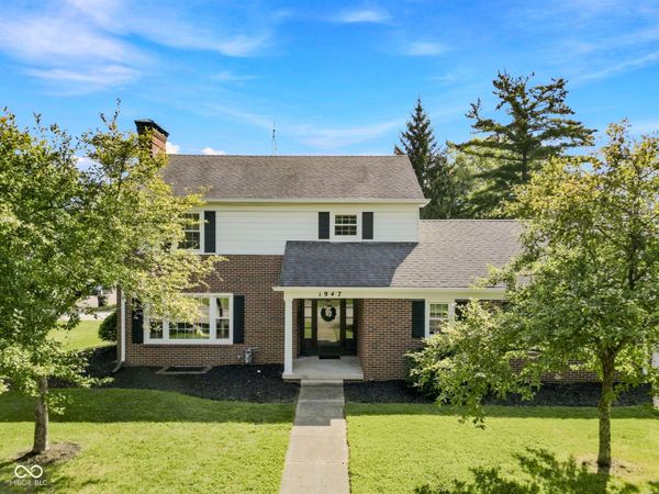 1947 Washington Street , Columbus, IN 47201