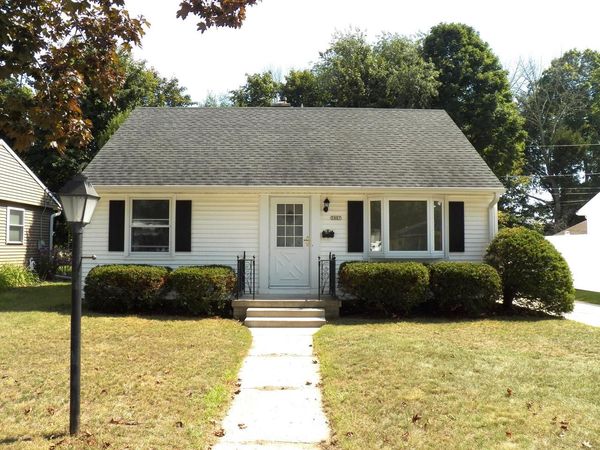3807 MacArthur DRIVE, Manitowoc, WI 54220