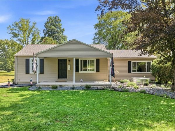 927 Warner Road SE, Brookfield, OH 44403