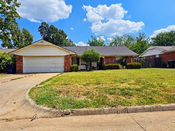 9908 Essex Avenue, The Village, OK 73120