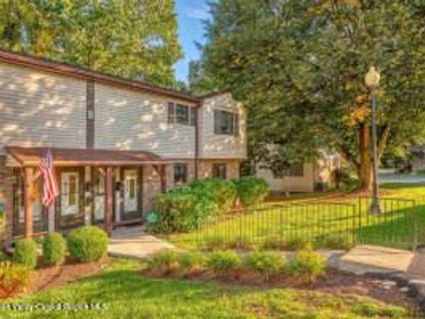 302 Village Court, Kingston, NY 12401