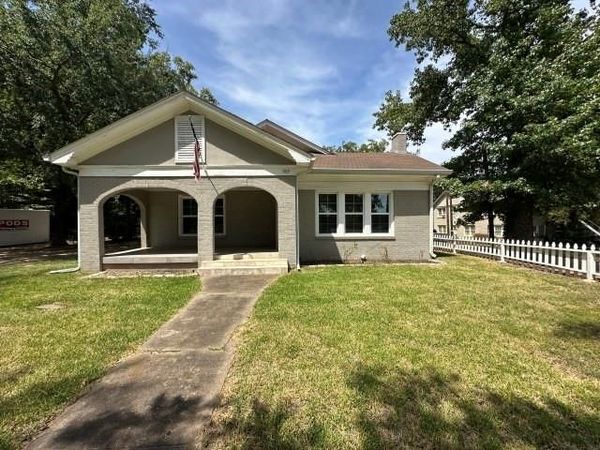 1103 S Broadway Avenue , Tyler, TX 75701