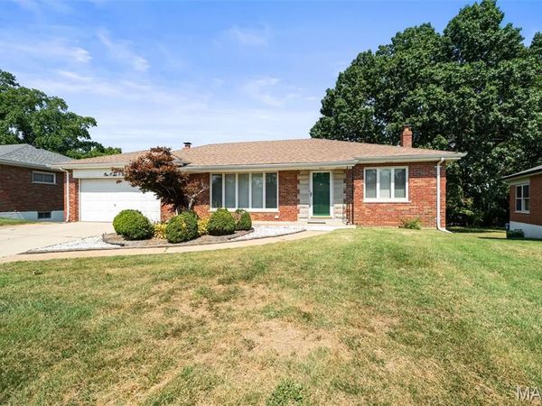 10609 Knollshire Drive , Affton, MO 63123