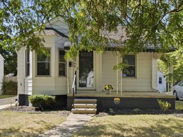 18948 Kenosha Street, Harper Woods, Mi 48225