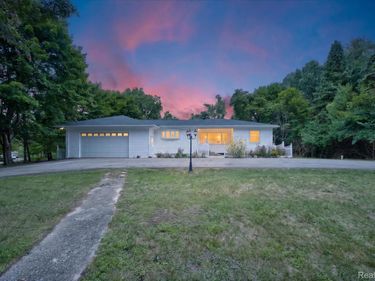 11403 White Lake Road , Tyrone Township, Mi 48430