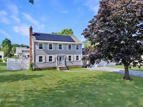 2 Jeffry Drive, Hampton, NH 03842