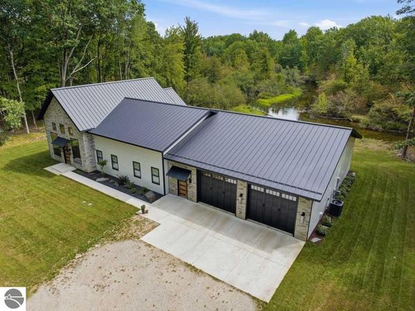 6468 Dunhill Drive, Canadian Lakes, MI 49346