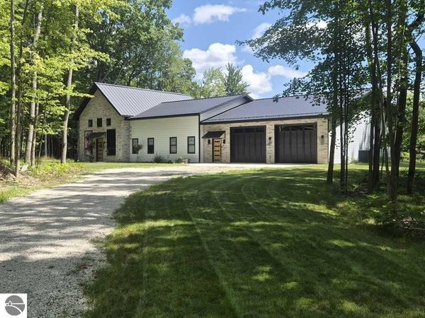 6468 Dunhill Drive, Canadian Lakes, MI 49346