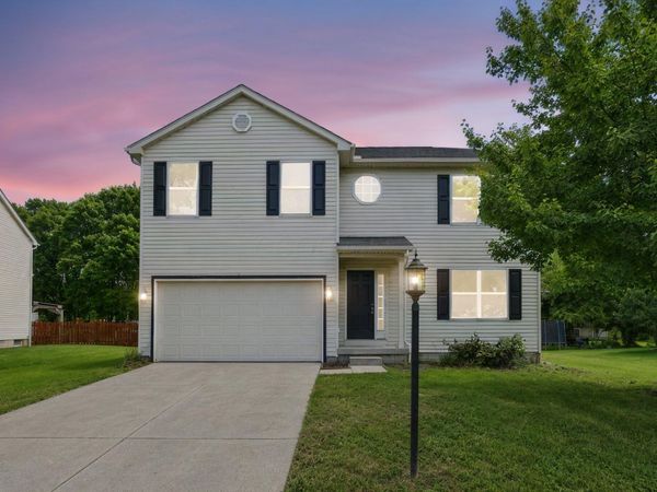 272 Isaac Tharp Street , Pataskala, OH 43062