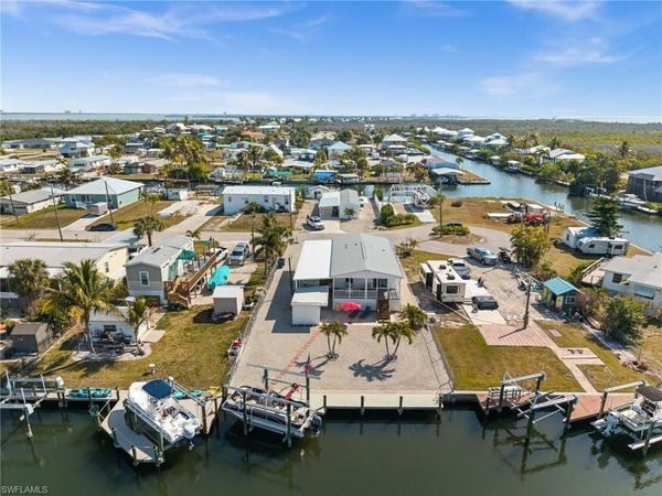 2705 Patterson CT , ST. JAMES CITY, FL 33956
