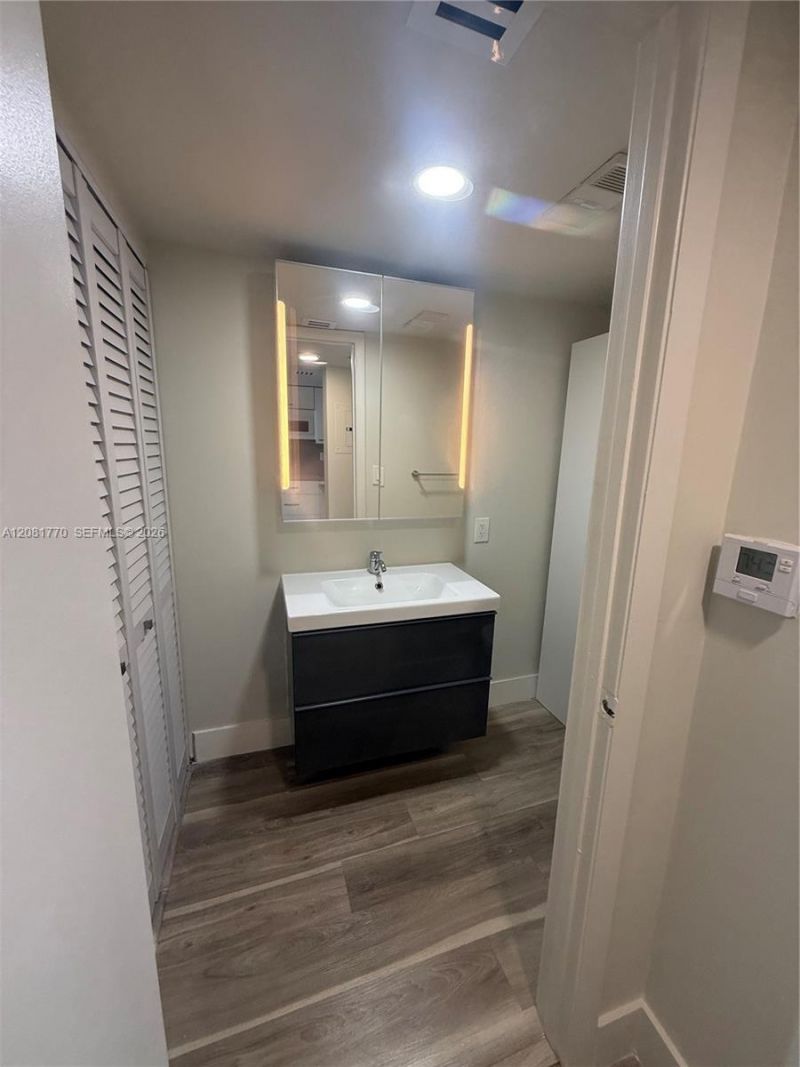 540 Brickell Key Dr, Unit 726, Miami, FL 33131 Photo