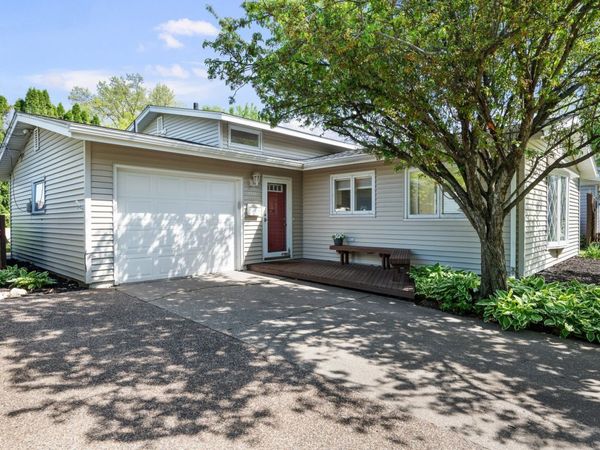 1511 Parklane Drive, Bettendorf, IA 52722