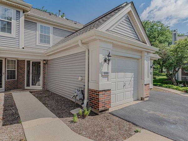 1069 Talbots Lane , Elk Grove Village, IL 60007