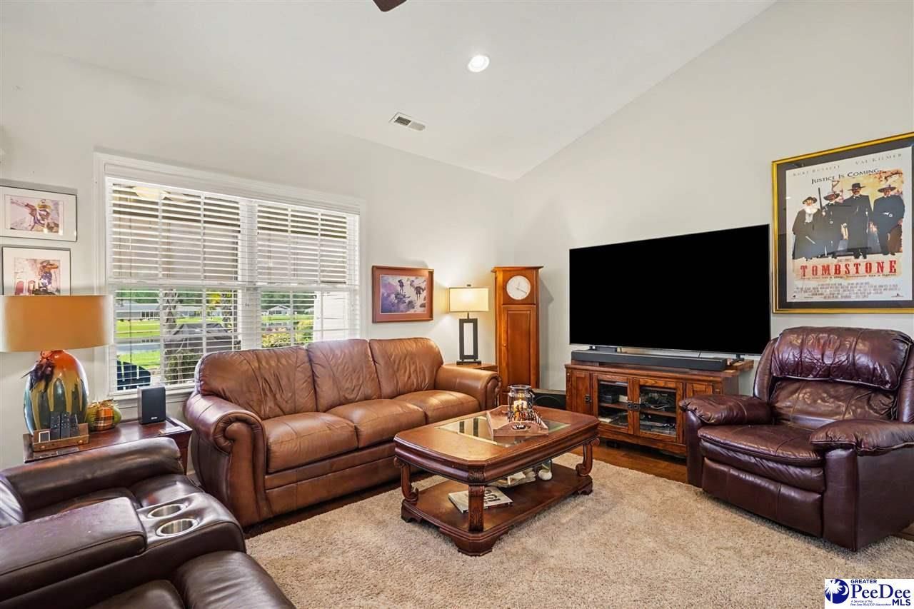 426 Carrick Loop Photo 4