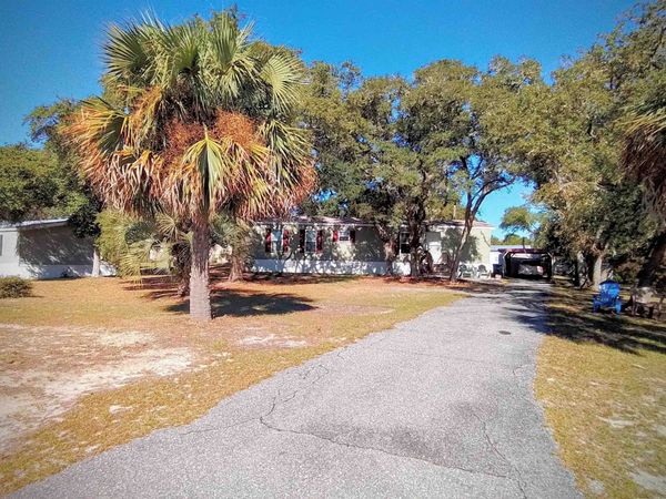 135 CAROLINA Street , Carrabelle, FL 32322
