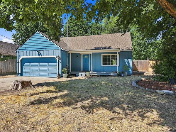 438 NE Flint Street, Grants Pass, OR 97526