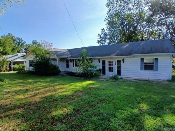 896 S 12th Avenue , Piggott, AR 72454