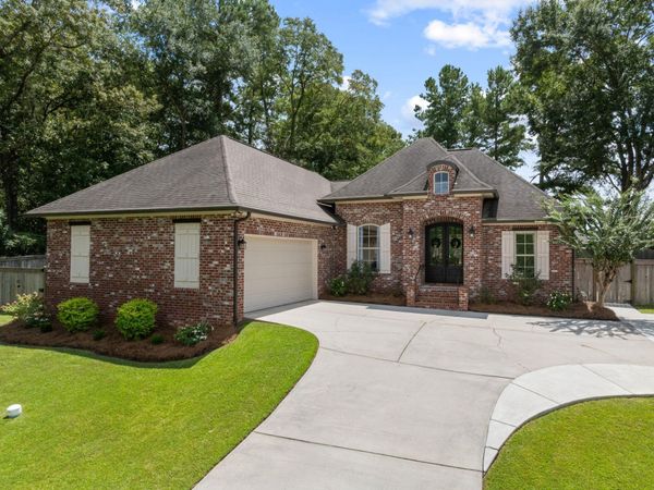 62 Roundtree, Hattiesburg, MS 39402