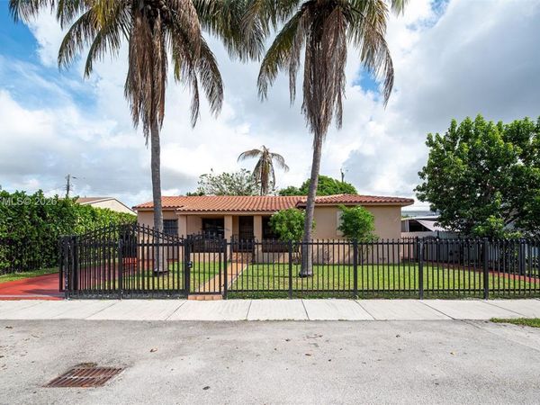 4051 NW 5th St , Miami, FL 33126