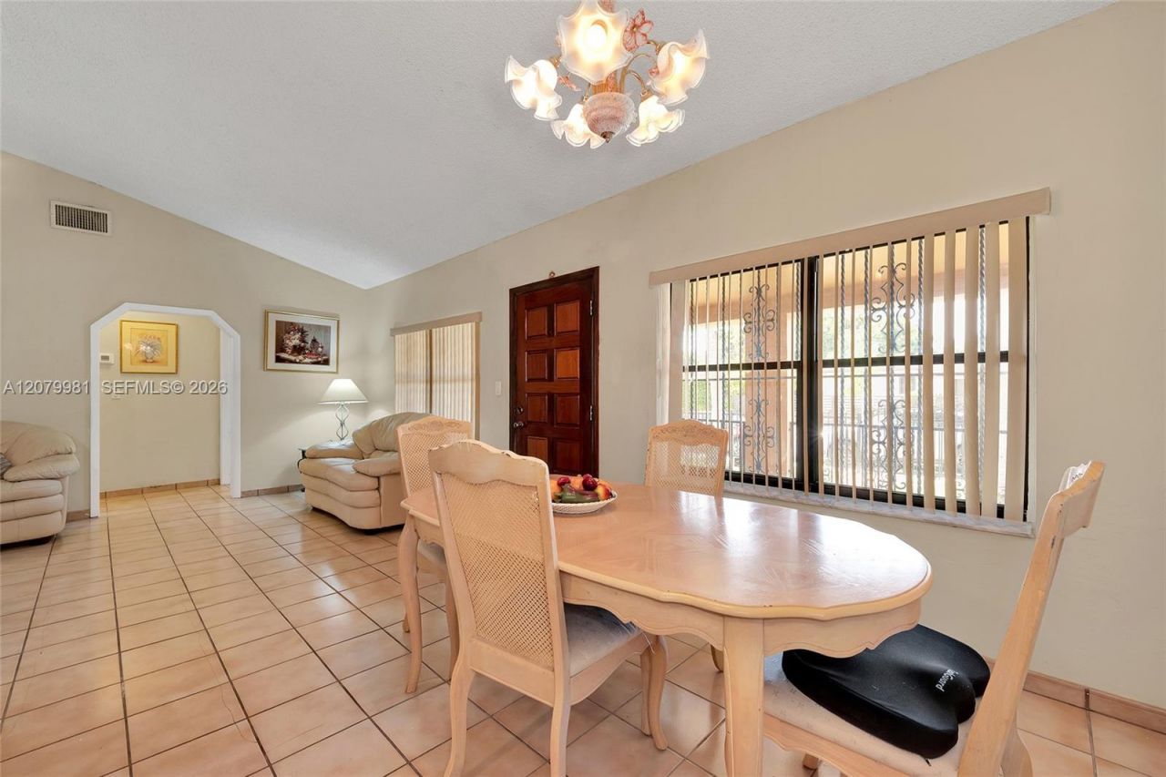 4051 NW 5th St , Miami, FL 33126 Photo