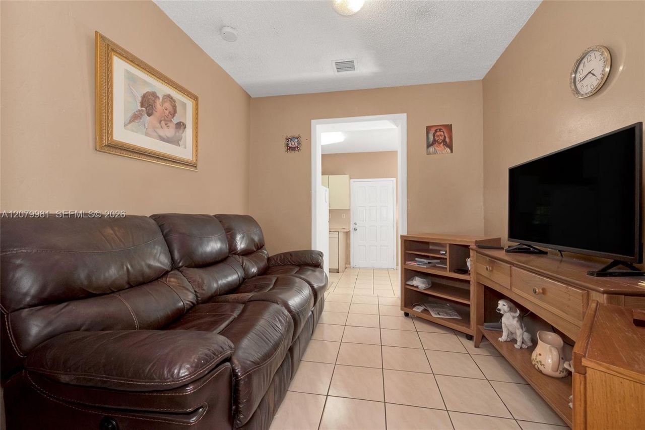 4051 NW 5th St , Miami, FL 33126 Photo