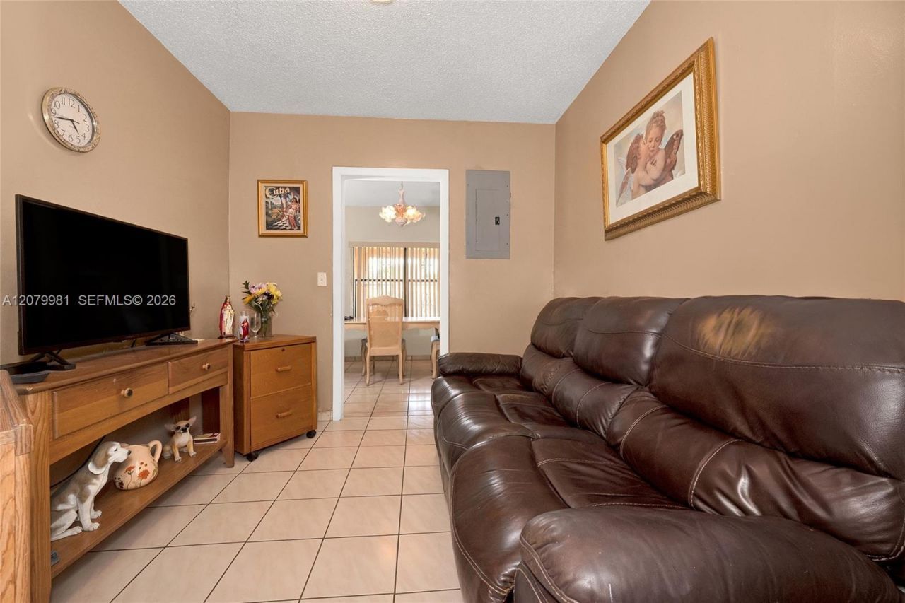 4051 NW 5th St , Miami, FL 33126 Photo