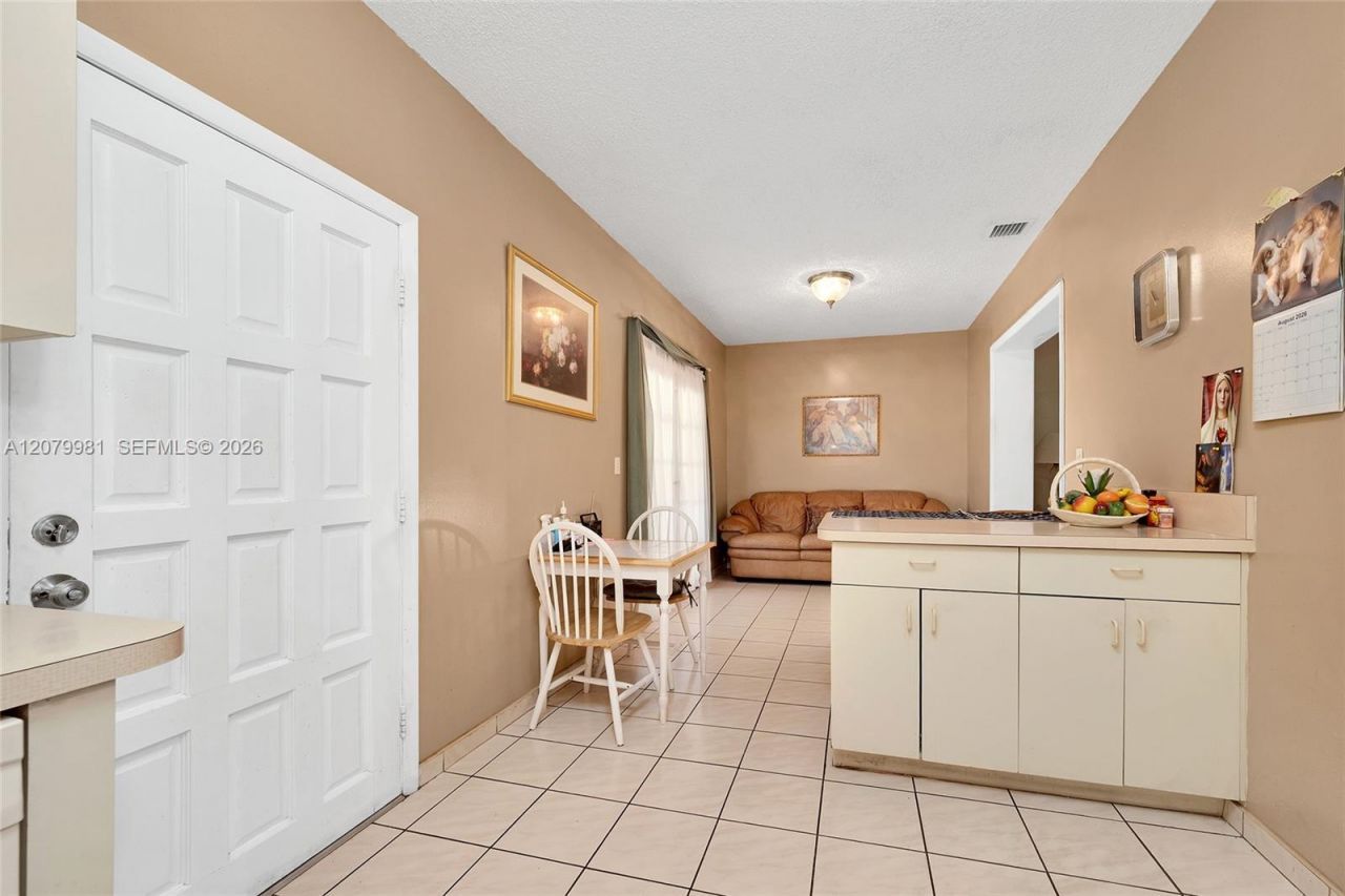 4051 NW 5th St , Miami, FL 33126 Photo