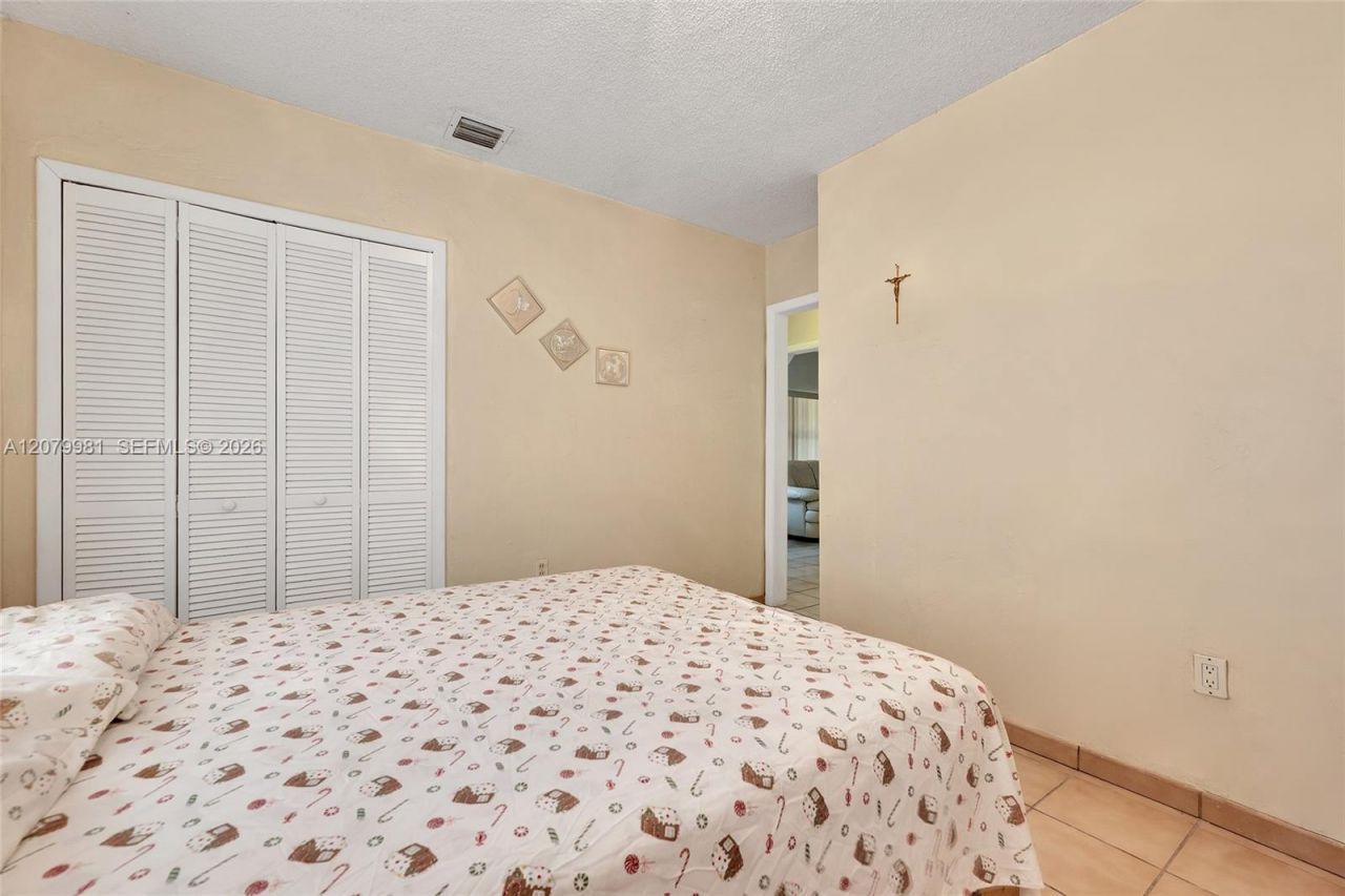 4051 NW 5th St , Miami, FL 33126 Photo