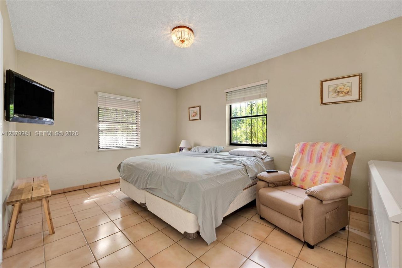 4051 NW 5th St , Miami, FL 33126 Photo