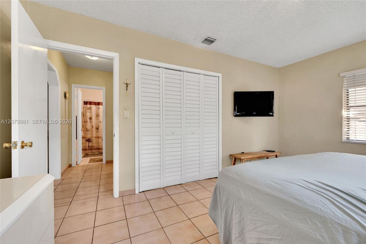 4051 NW 5th St , Miami, FL 33126 Photo