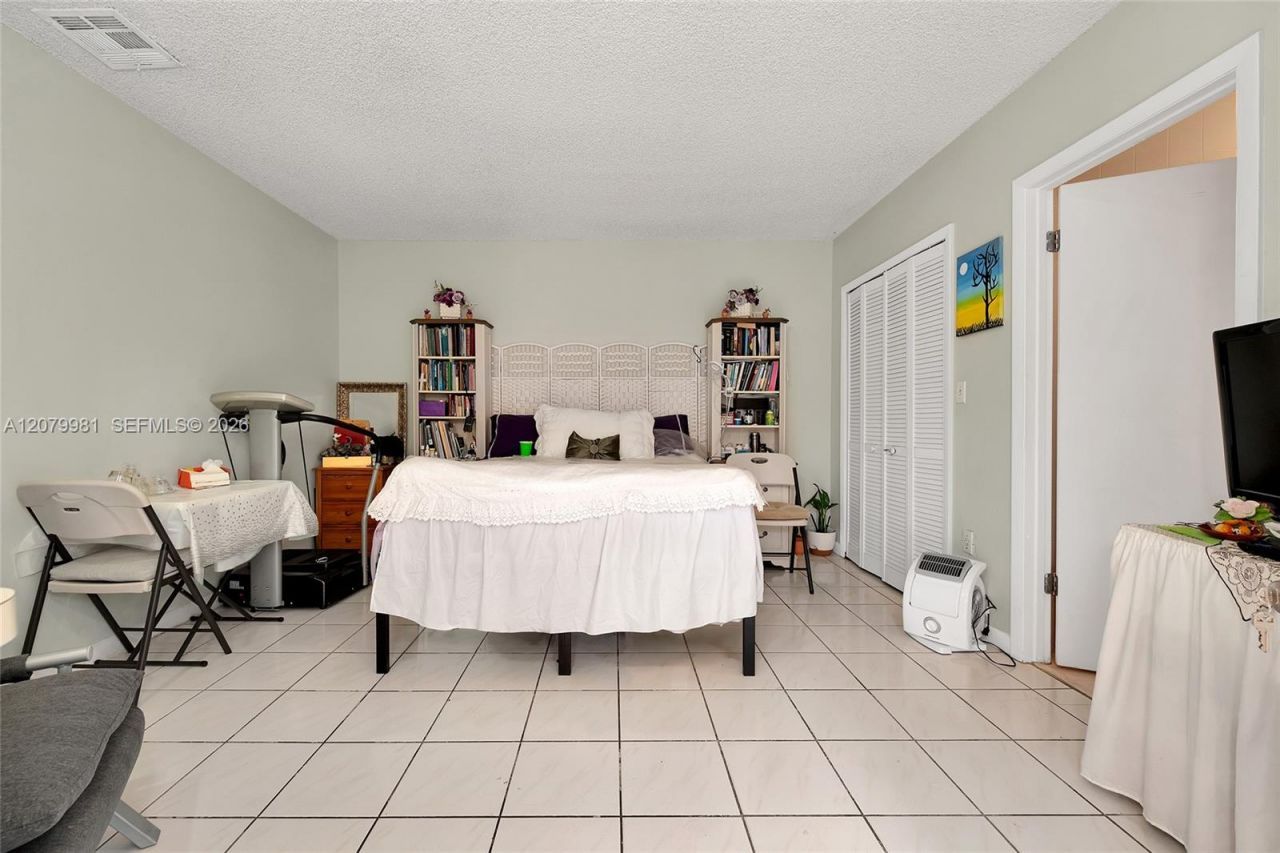 4051 NW 5th St , Miami, FL 33126 Photo