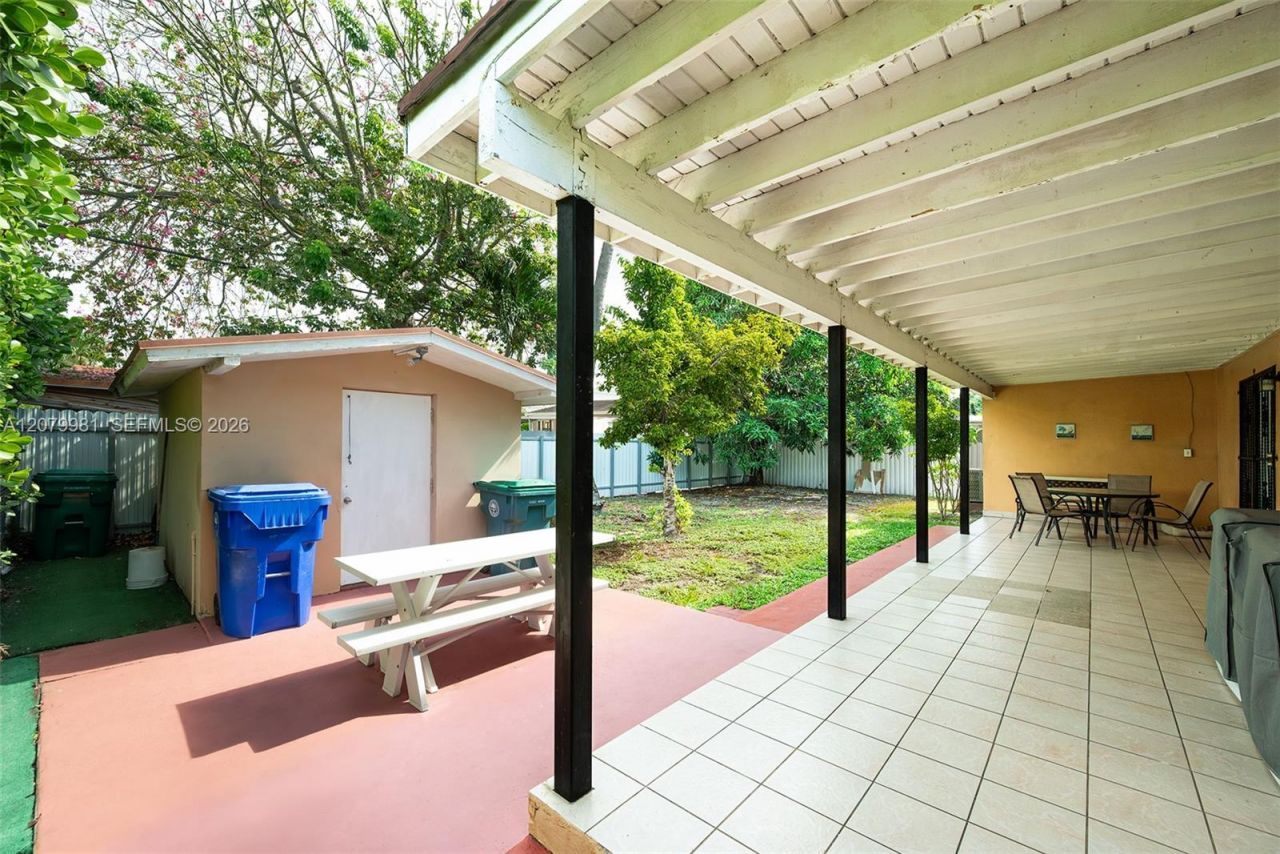 4051 NW 5th St , Miami, FL 33126 Photo